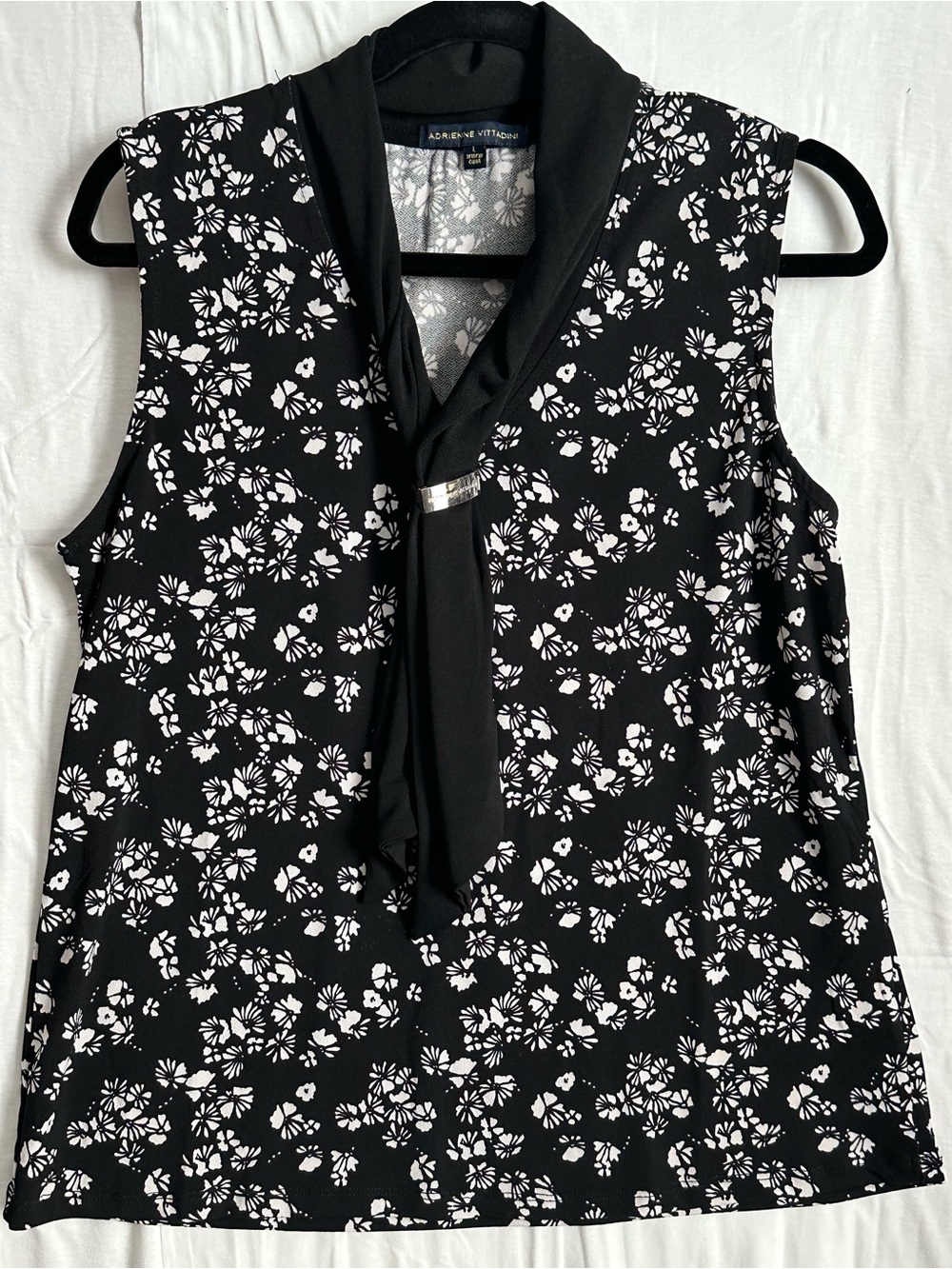 Adrienne Vittadini Womens L Black White Floral Tie-Neck Sleeveless Top VK32171